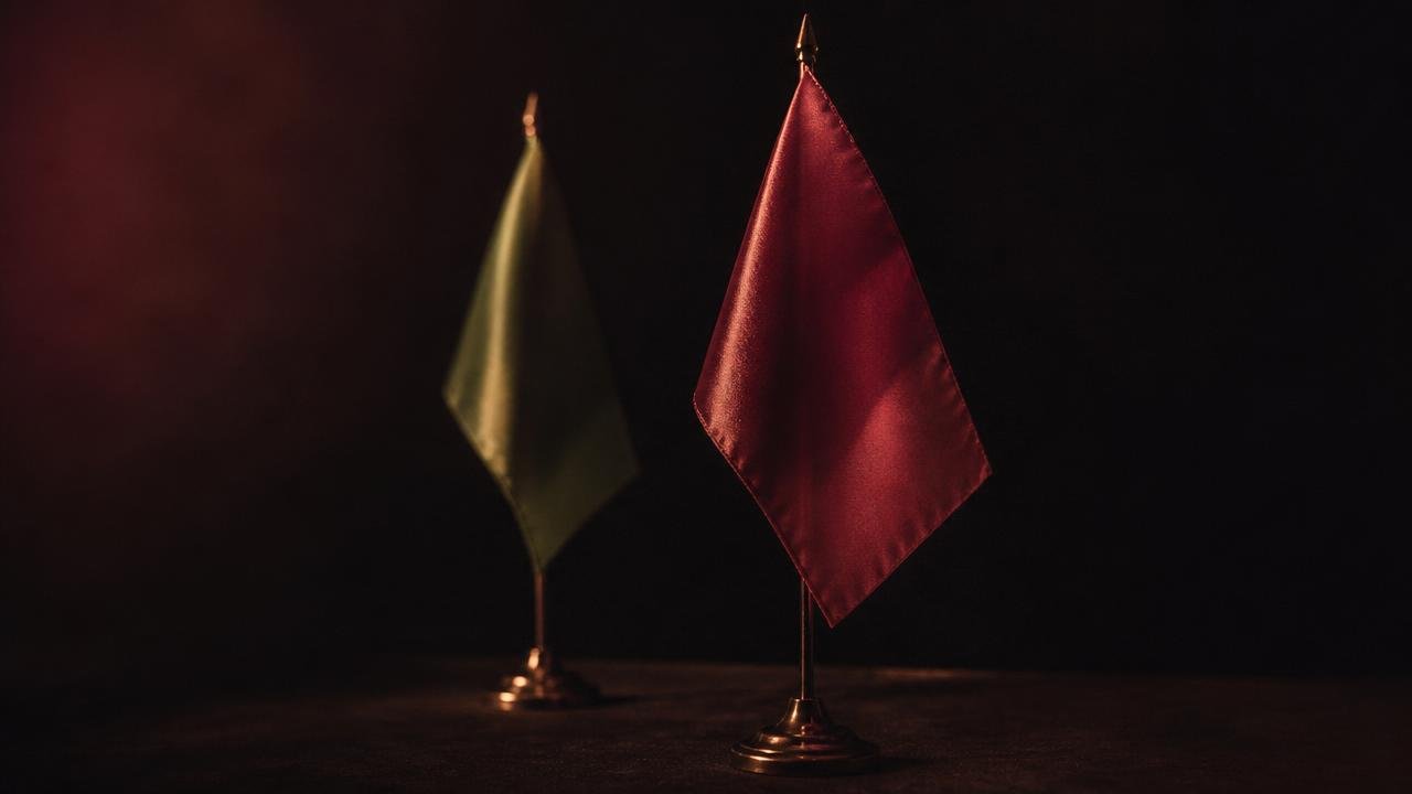 Red flags y green flags: qué indican realmente las señales — y por qué ignoramos las alertas que vemos